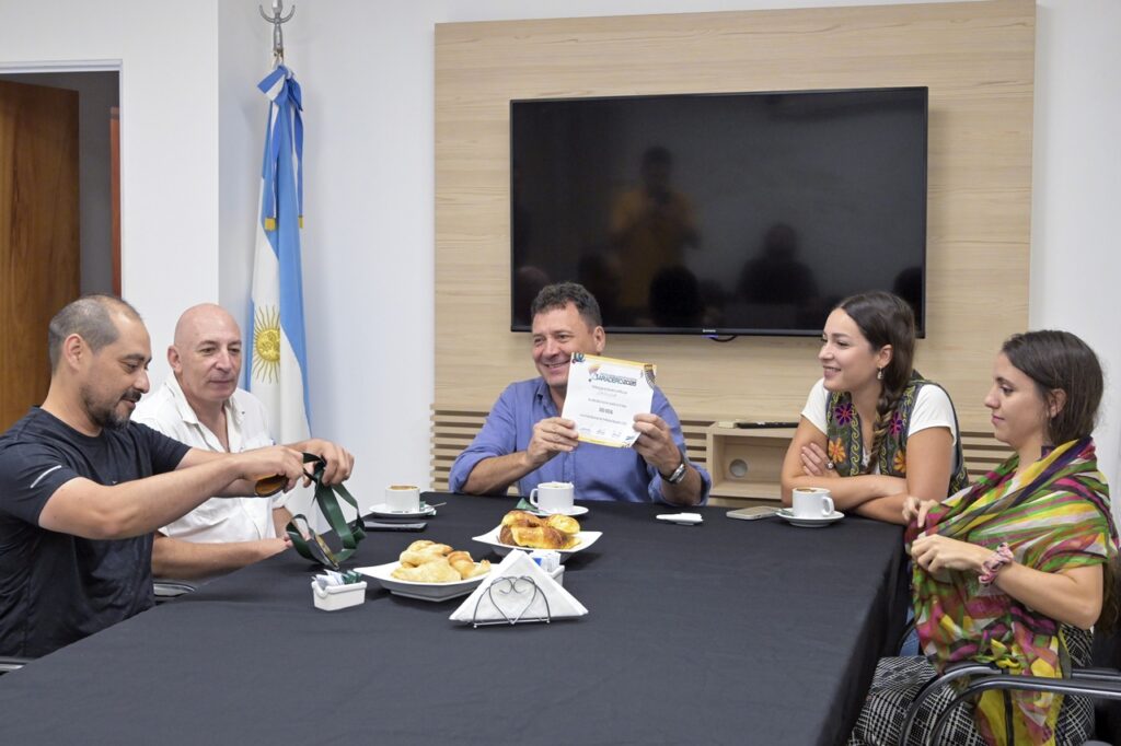 Raimundo recibió al Dúo Ñapindá, que se consagró en el festival Pre Baradero