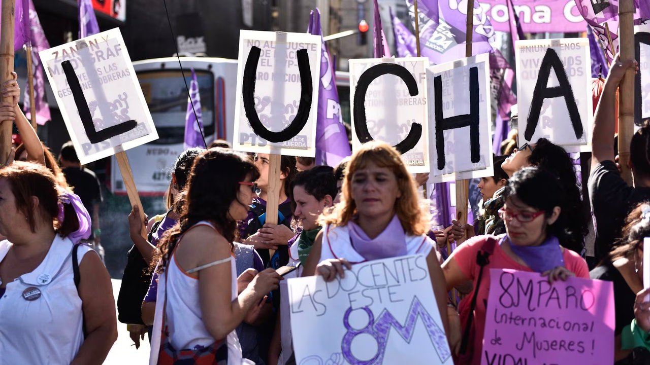 Un informe advierte que el ajuste profundiza las brechas de género