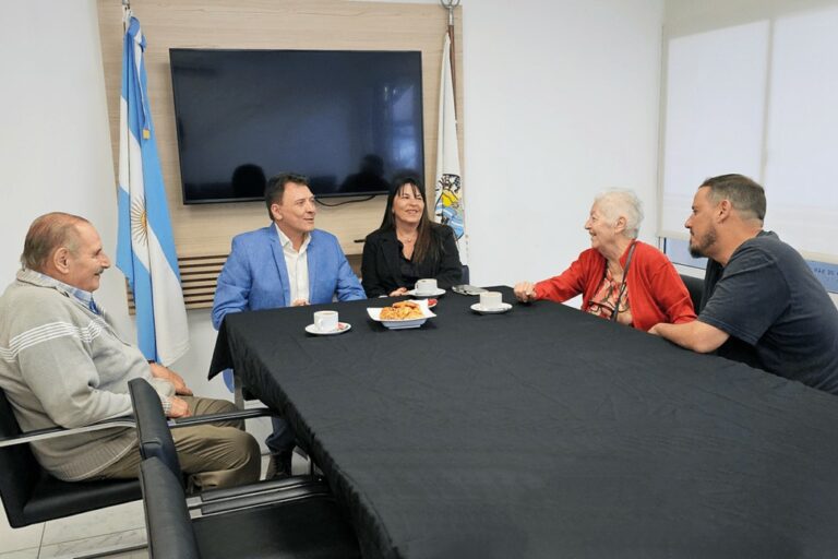 Raimundo reconoció la trayectoria del histórico local gastronómico Mostaza